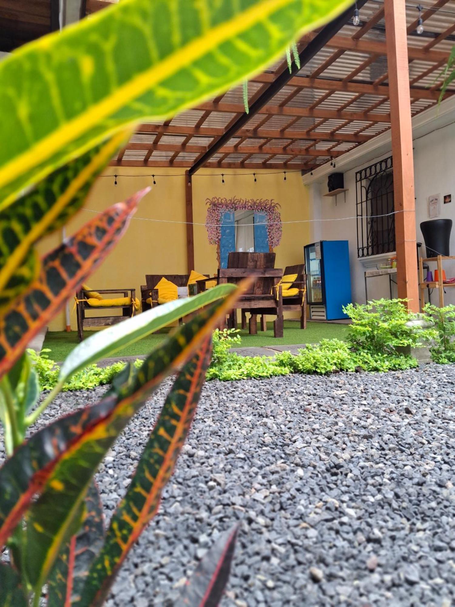 Blue Moon Hostel Antigua ภายนอก รูปภาพ