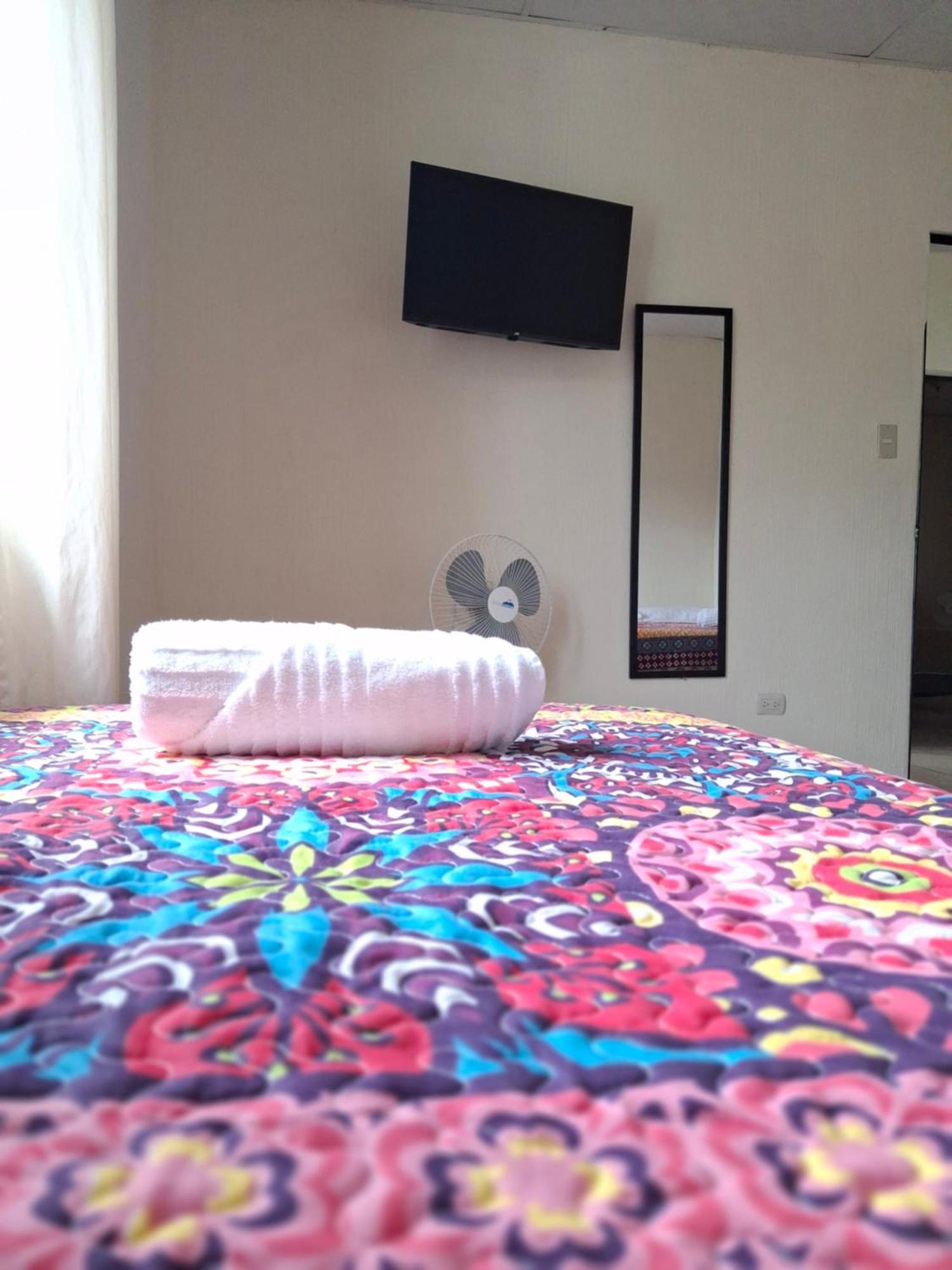 Blue Moon Hostel Antigua ภายนอก รูปภาพ